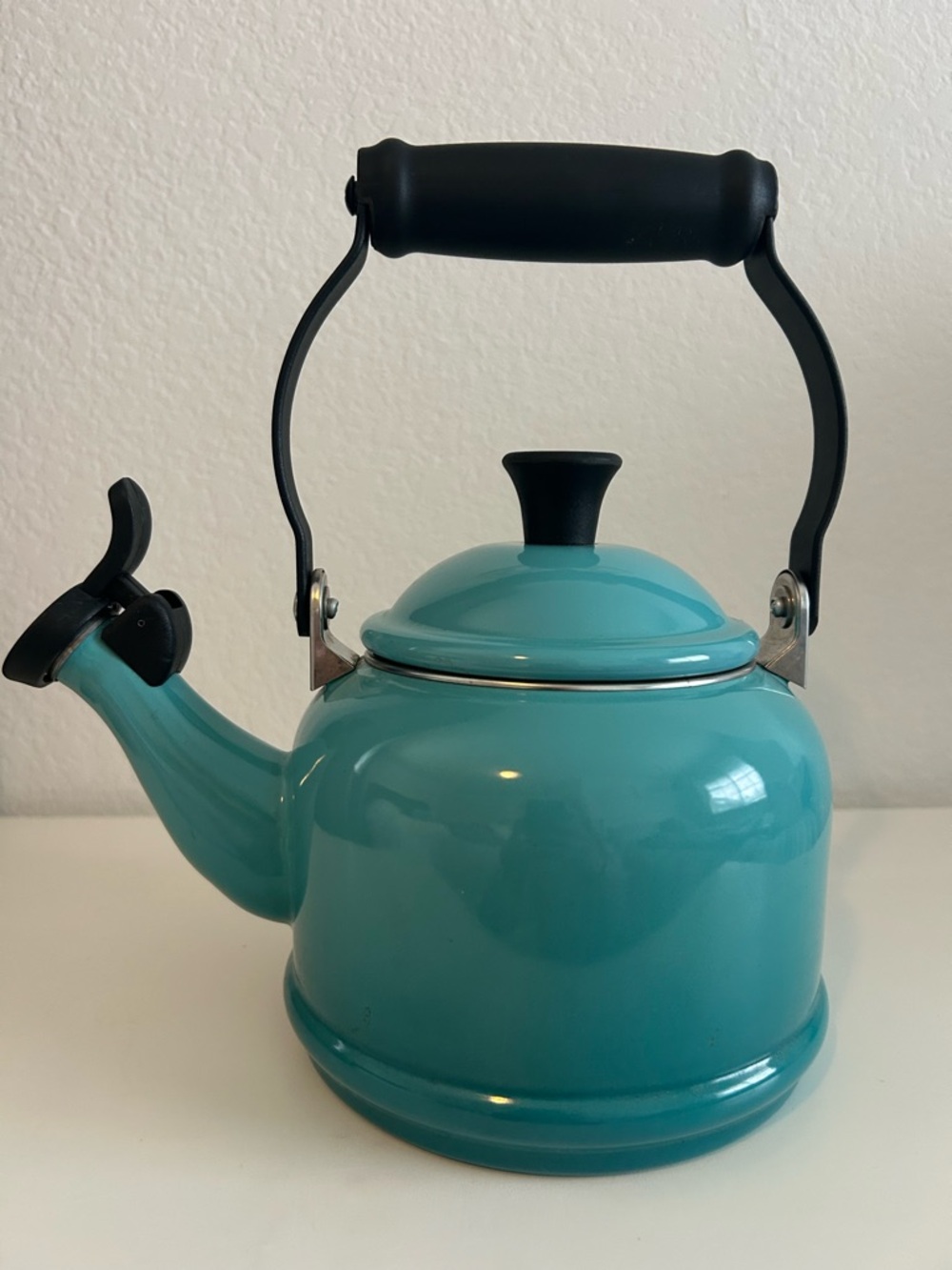Le Creuset Tea Kettle - Demi 1.25 Qt. Turquoise